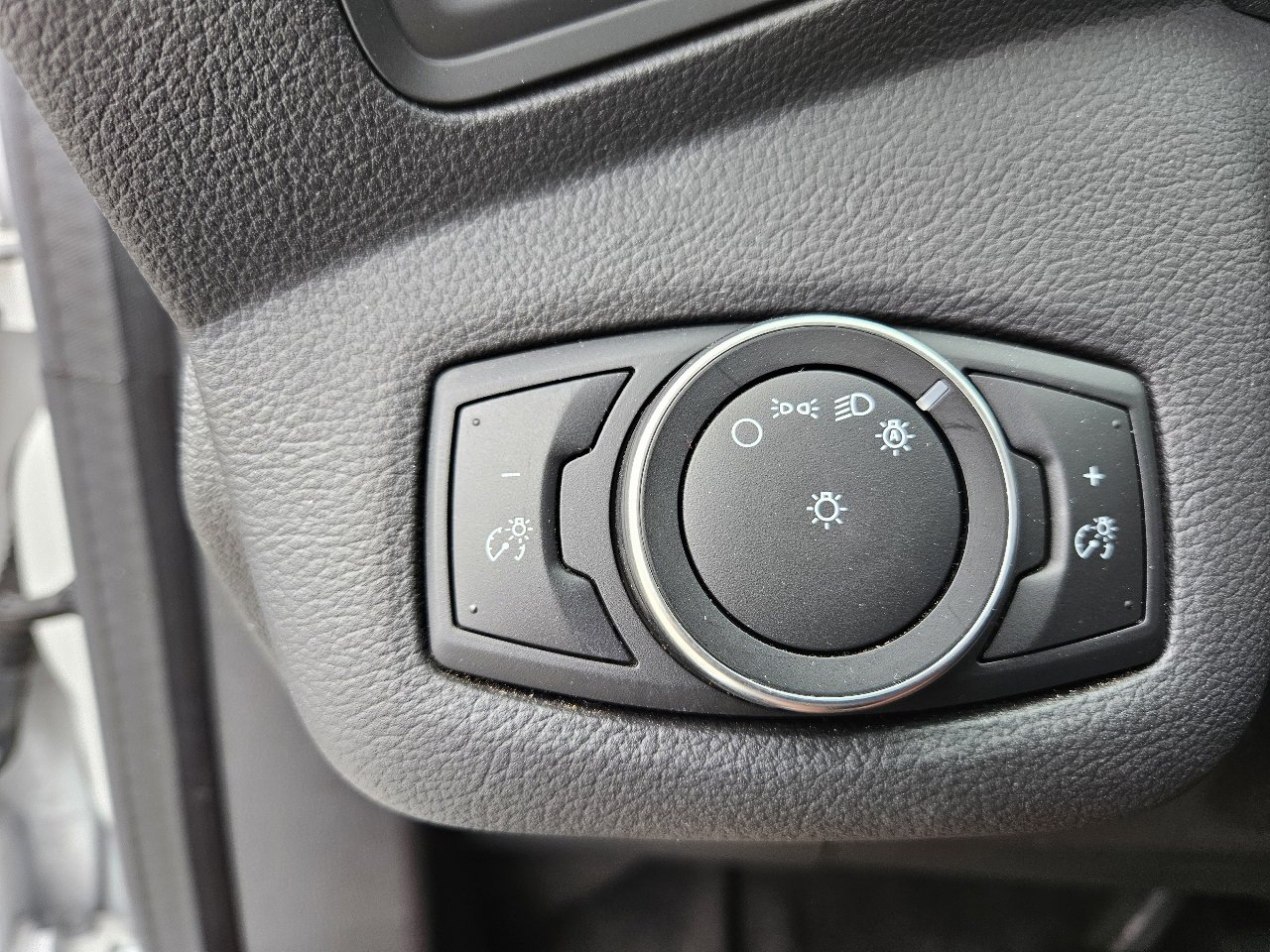 Used 2017 Ford C-MAX SE image 48