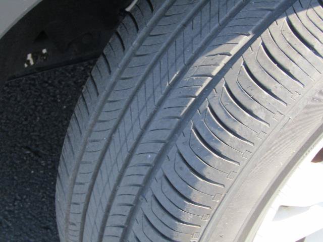 Used 2024 Ford Explorer XLT w/ Equipment Group 202A AWD/4WD image 7