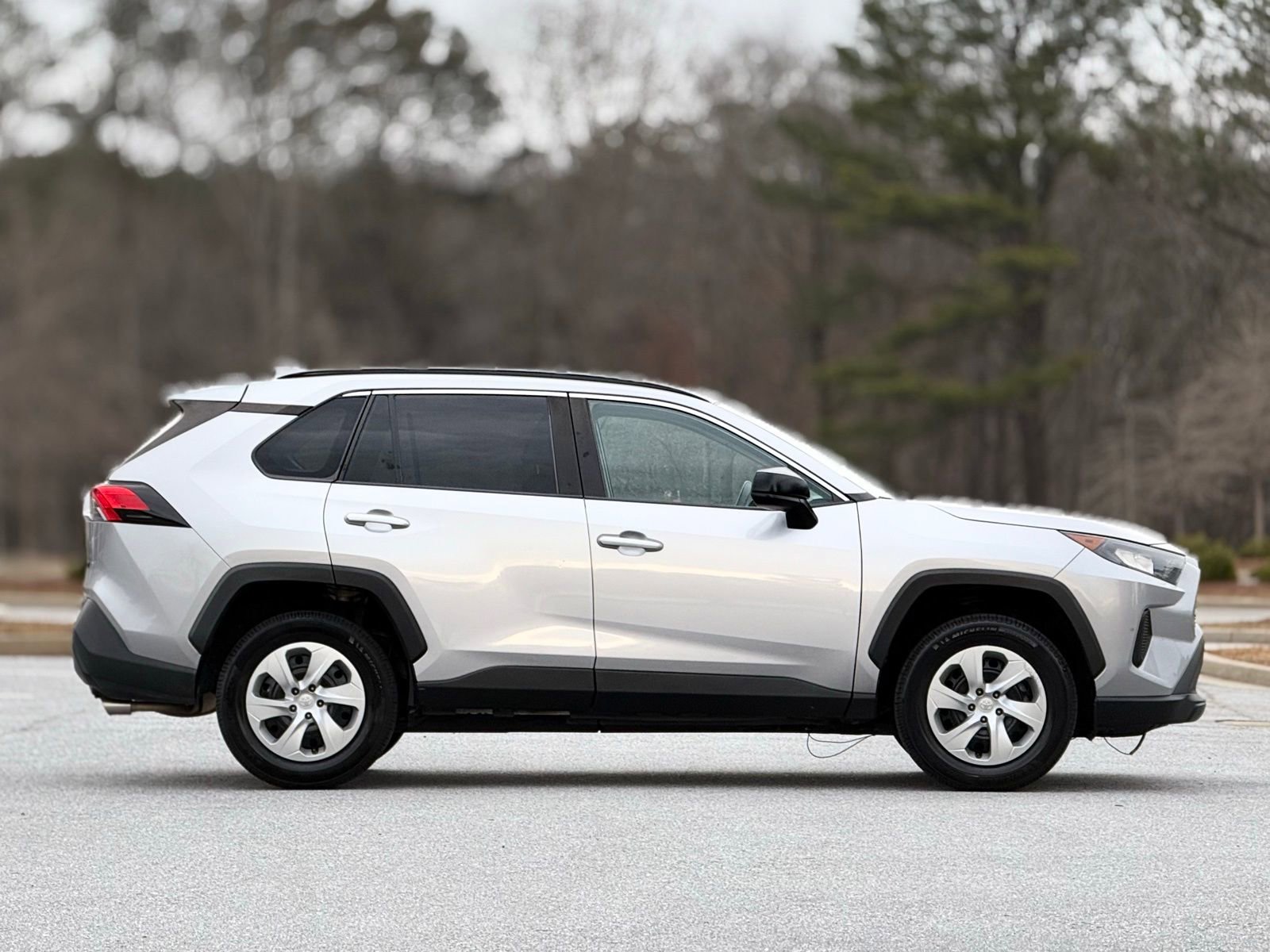 Used 2021 Toyota RAV4 LE image 11