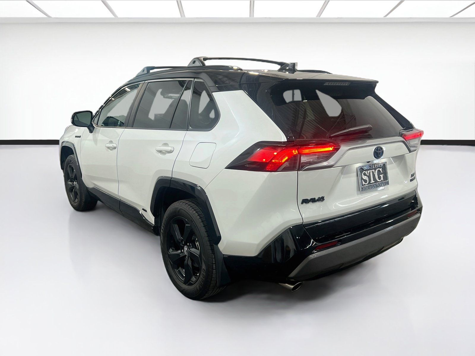 Used 2019 Toyota RAV4 XSE w/ XSE Weather Package AWD/4WD image 6