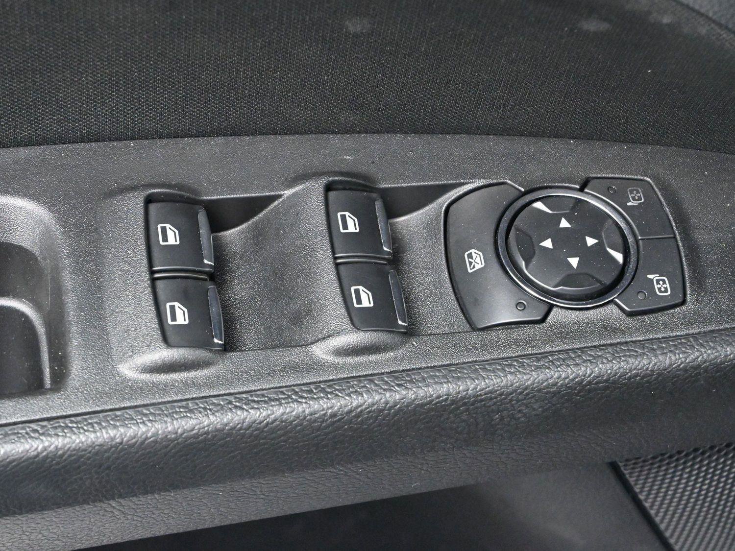 Used 2020 Ford Fusion SE image 13