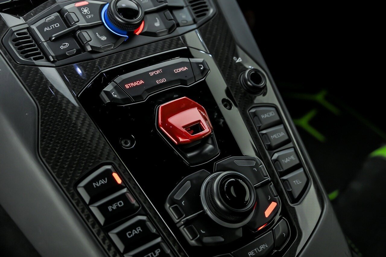 Used 2019 Lamborghini Aventador SVJ image 40