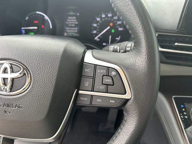 Used 2024 Toyota Sienna XLE image 21