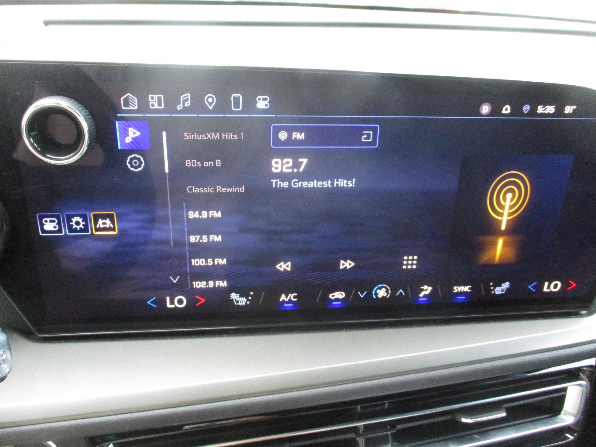 Used 2025 Chevrolet Traverse LT image 16