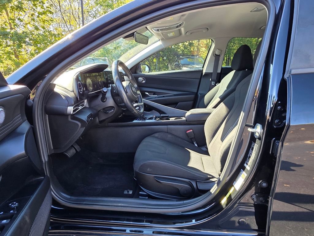 Used 2022 Hyundai Elantra SEL w/ Convenience Package image 13