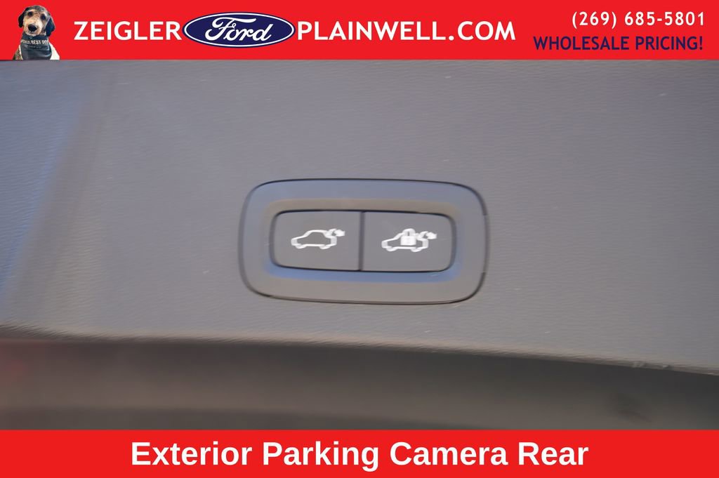 Used 2023 Volvo XC40 B5 Plus w/ Protection Package Premier image 11