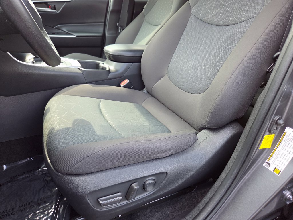 Used 2023 Toyota RAV4 XLE AWD/4WD image 28