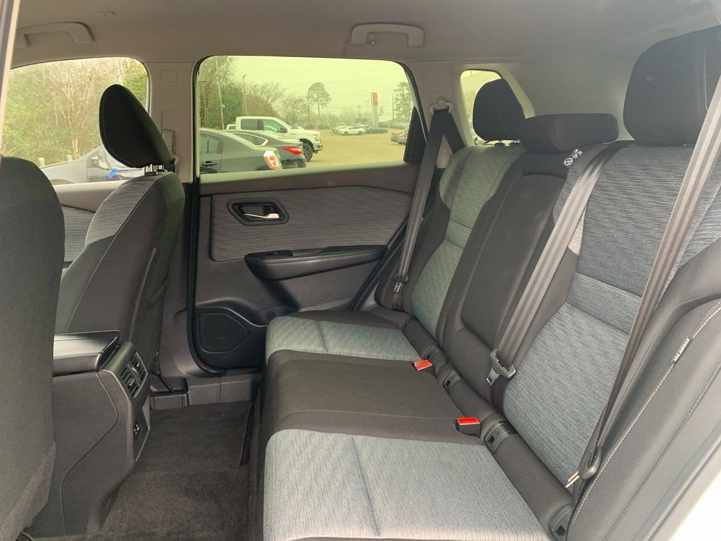 Used 2023 Nissan Rogue SV image 23