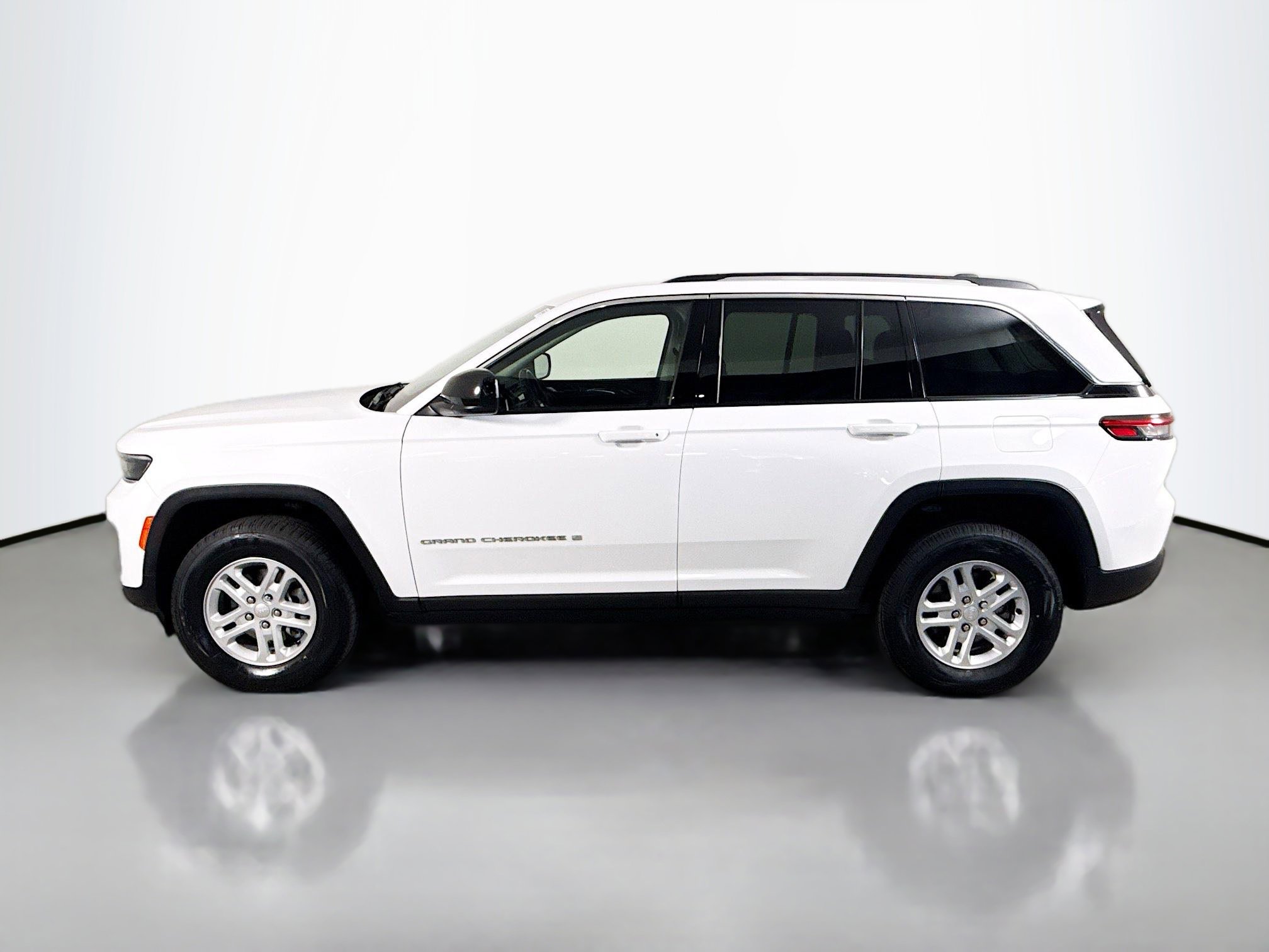 Used 2022 Jeep Grand Cherokee Laredo w/ Luxury Tech Group I image 6