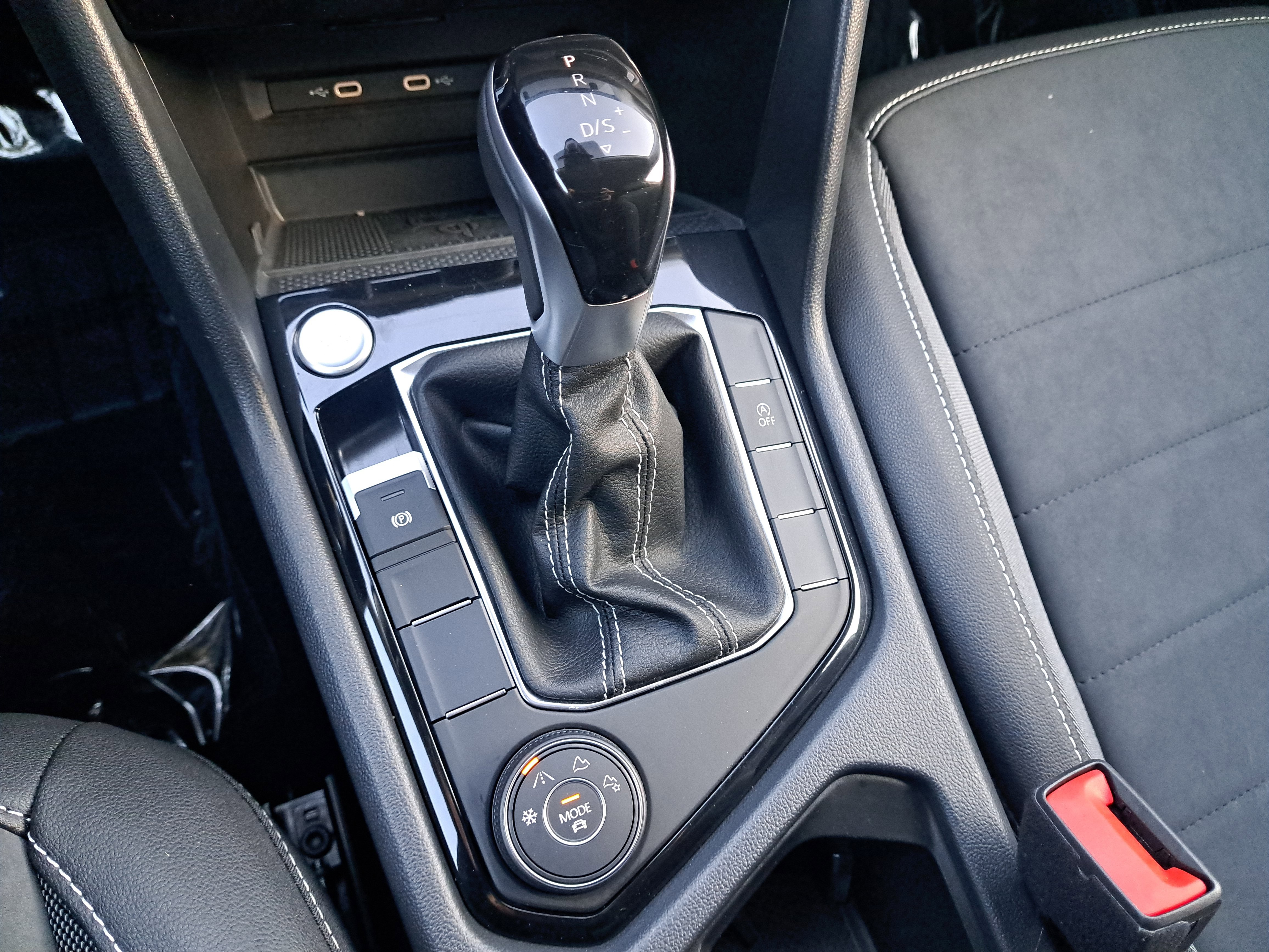 Used 2024 Volkswagen Taos SE image 24