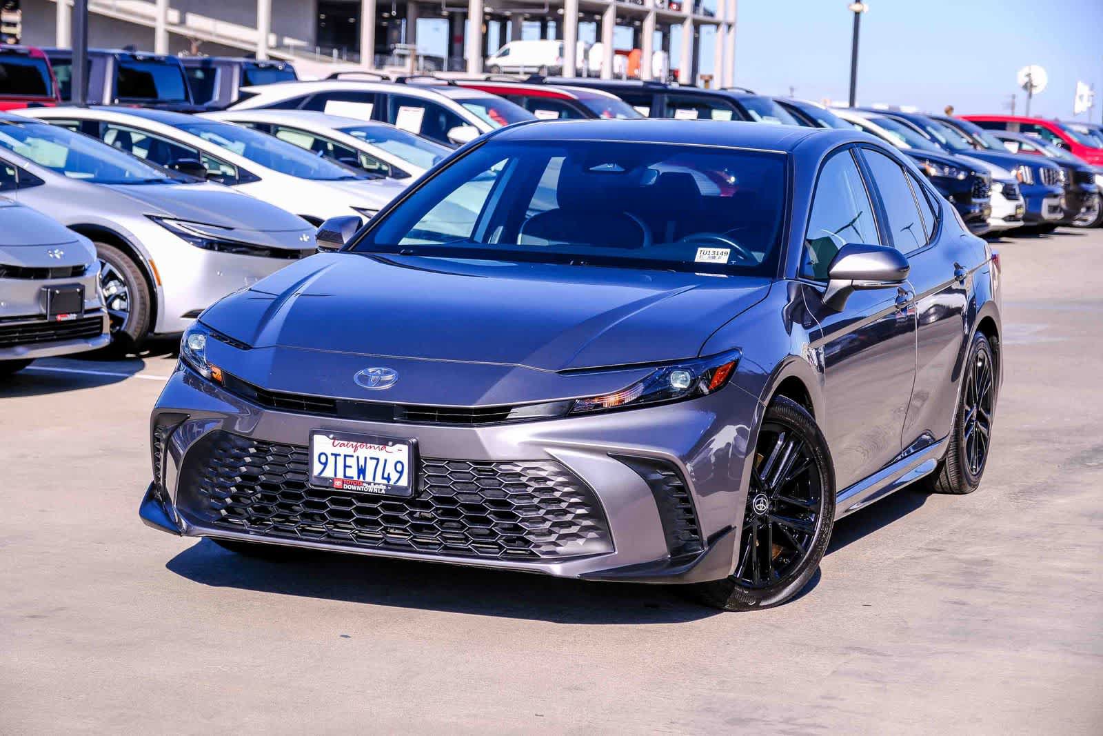 Certified 2025 Toyota Camry SE w/ Convenience Package FWD image 1