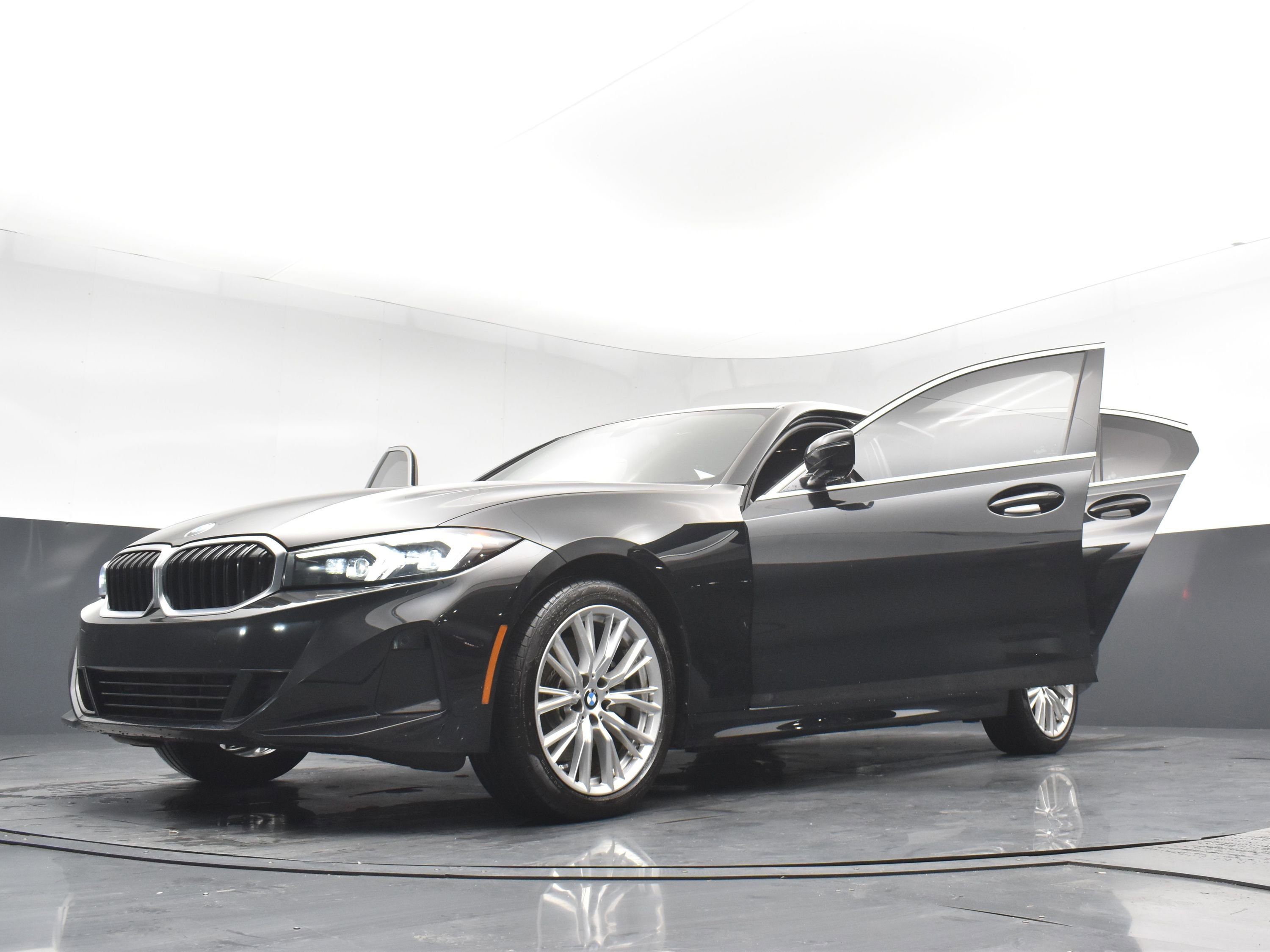 Used 2024 BMW 330i Sedan w/ Convenience Package image 33