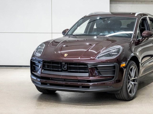 Used 2025 Porsche Macan image 13