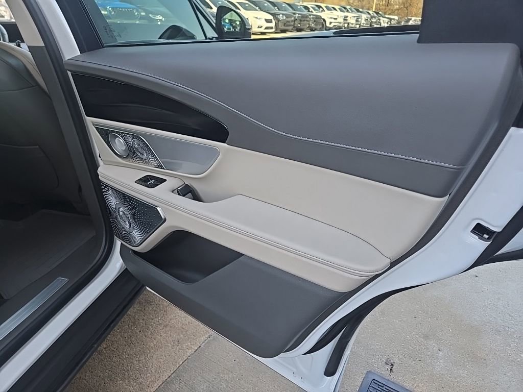 Used 2025 Lincoln Nautilus Reserve image 86