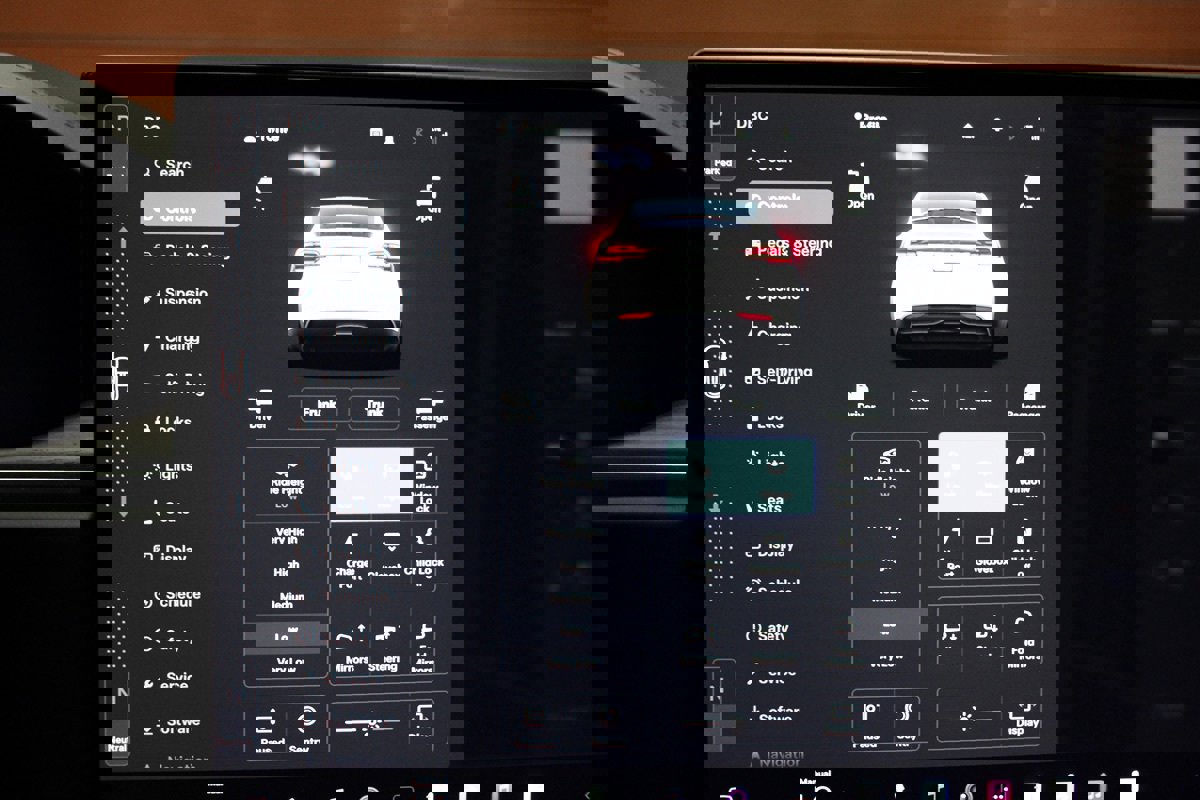 Used 2023 Tesla Model X 7 Seater AWD Driving Com 4 image 44