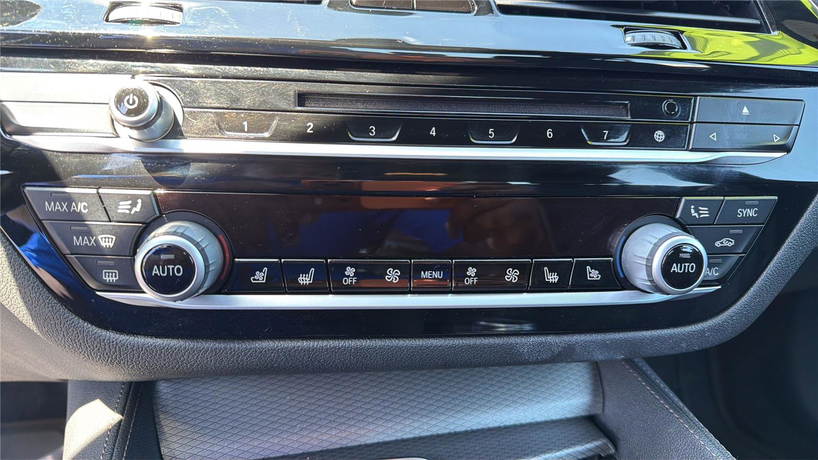 Used 2018 BMW 530e xDrive w/ M Sport Package 2 AWD/4WD image 18