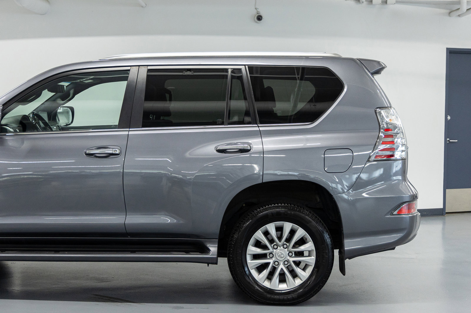 Used 2022 Lexus GX 460 Premium w/ Premium Package AWD/4WD image 14
