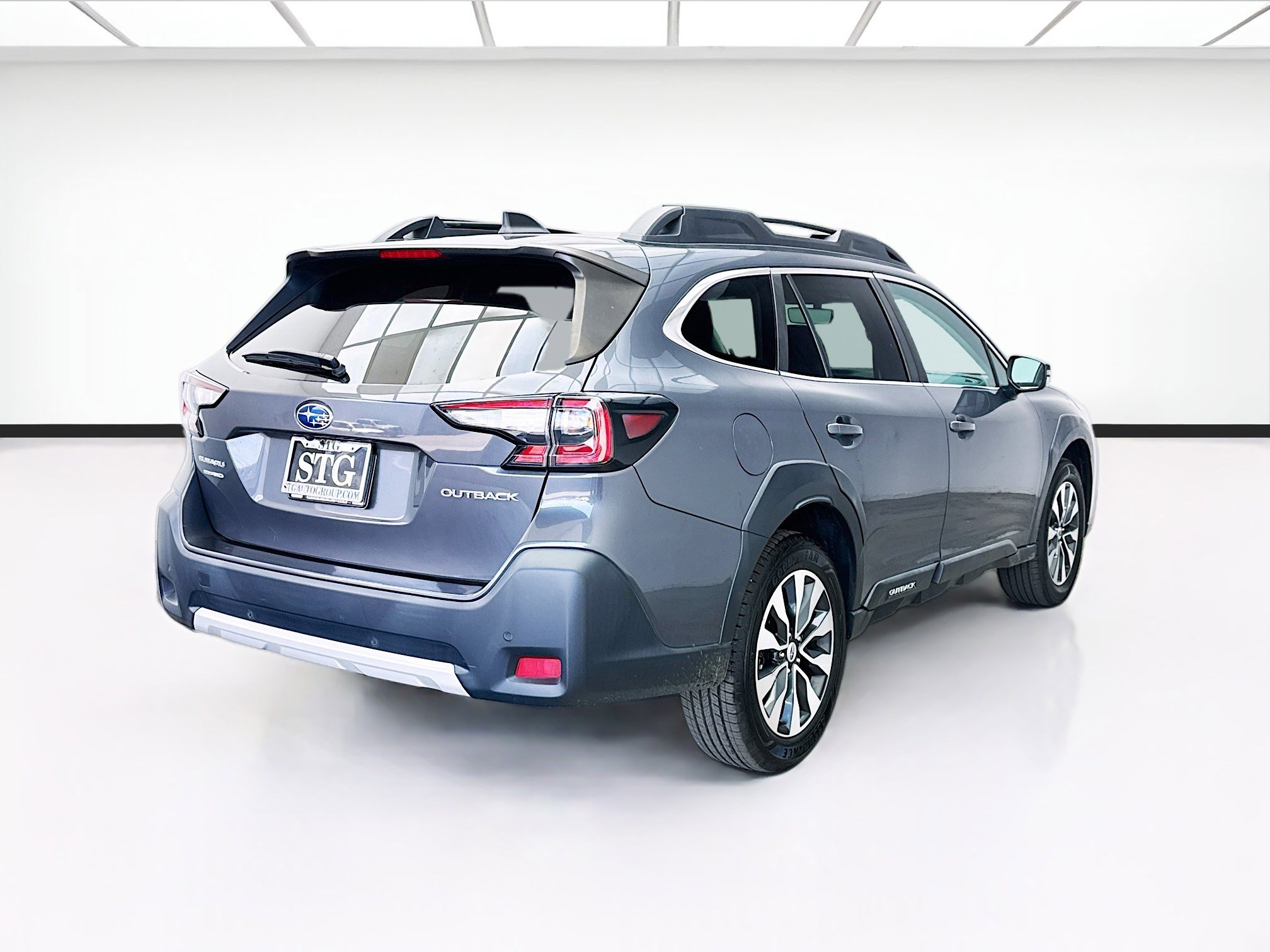Used 2023 Subaru Outback Limited AWD/4WD image 4