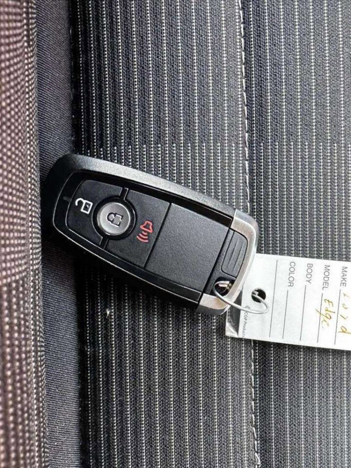 Used 2019 Ford Edge SEL AWD/4WD image 26