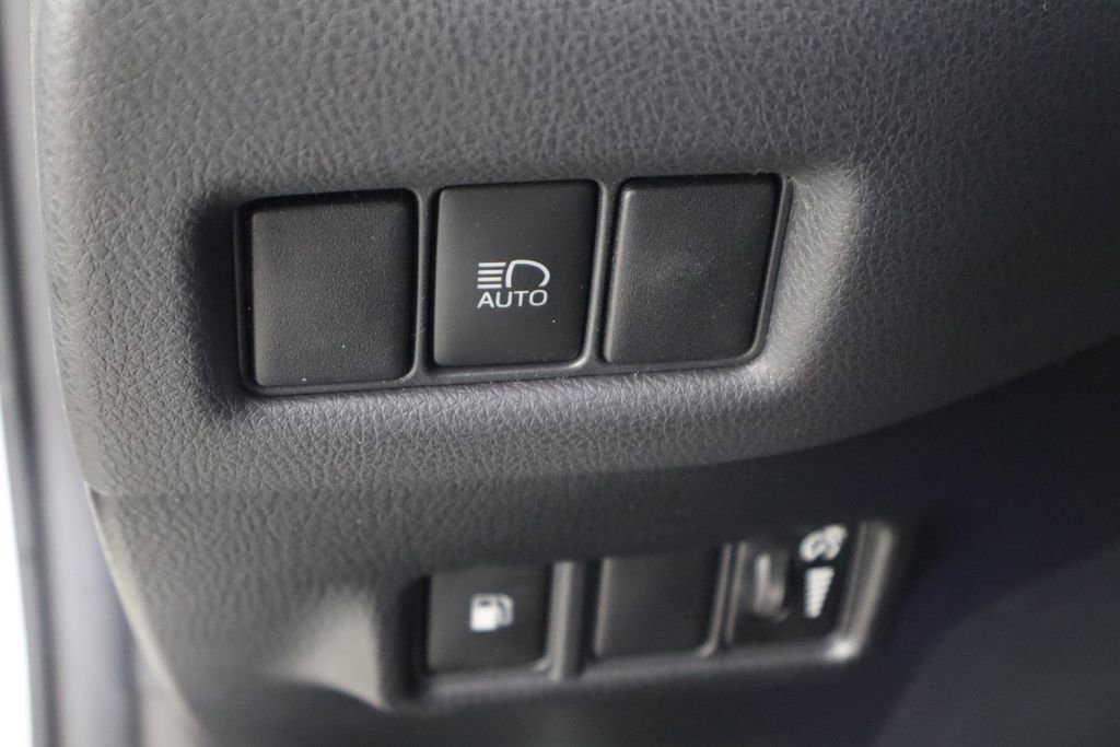 Used 2020 Toyota C-HR XLE image 22