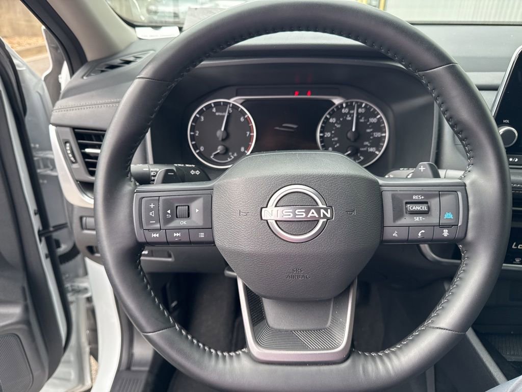 Used 2025 Nissan Rogue SV image 13