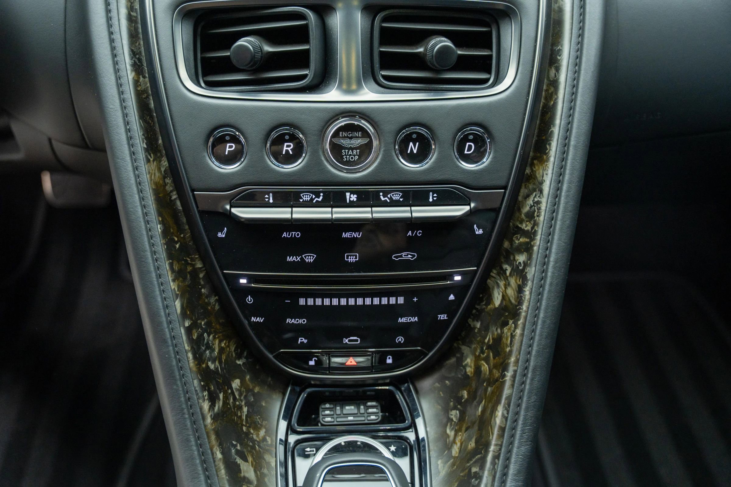 Used 2019 Aston Martin DBS Superleggera image 31