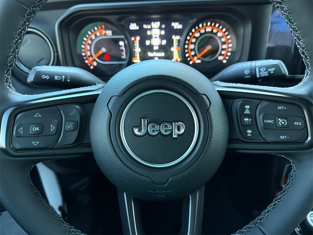 Used 2025 Jeep Gladiator Rubicon w/ Safety Group image 10