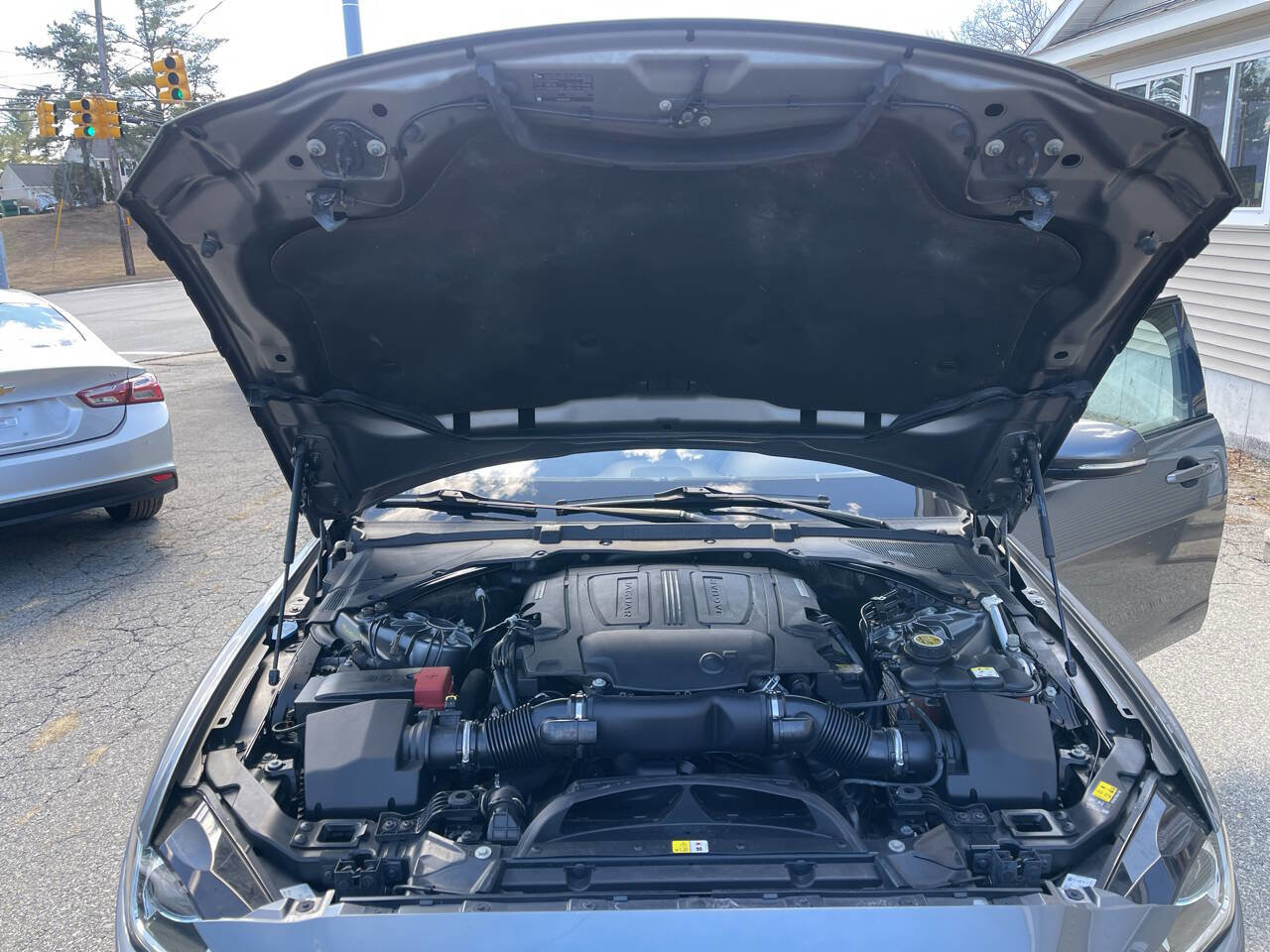 Used 2017 Jaguar XE Prestige image 30