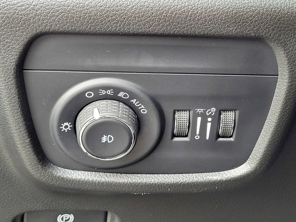 Used 2024 Jeep Grand Cherokee Limited w/ Luxury Tech Group II image 11