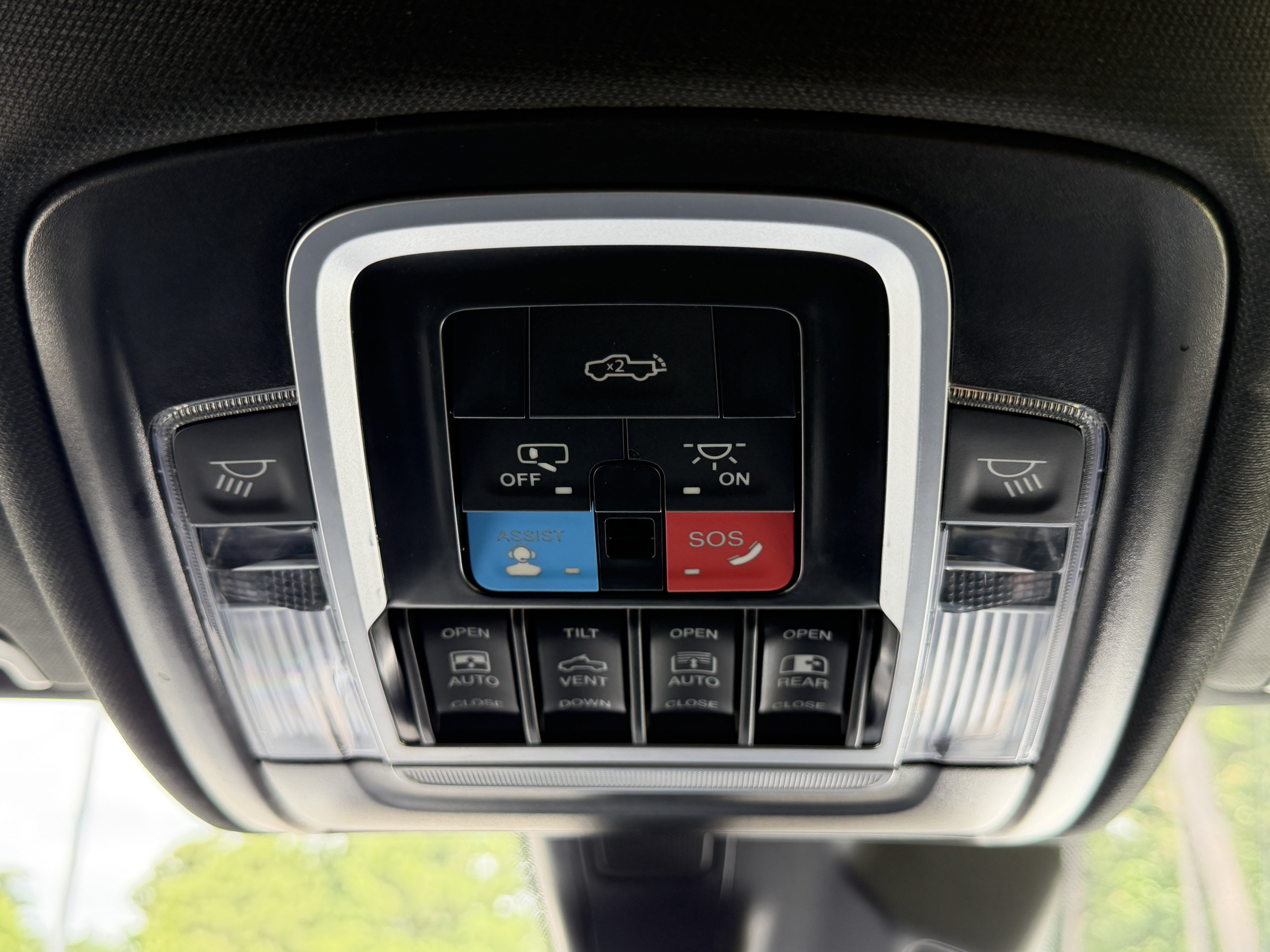Used 2025 RAM 1500 Limited w/ Off Road Group AWD/4WD image 32