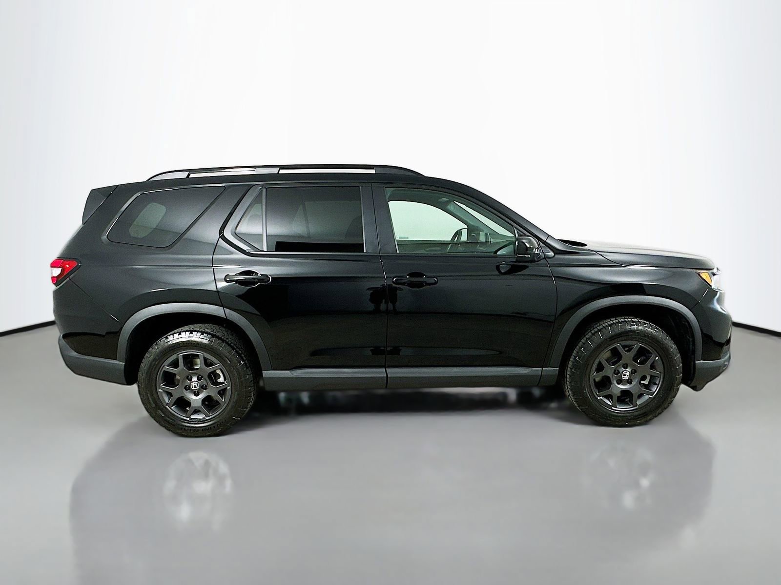 Used 2024 Honda Pilot TrailSport image 4