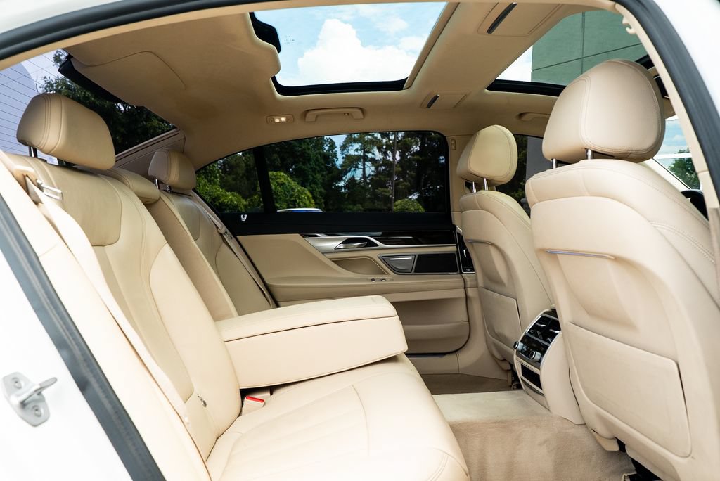 Used 2018 BMW 740i RWD image 39