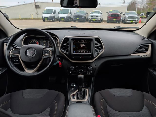Used 2016 Jeep Cherokee Latitude w/ Cold Weather Group image 17