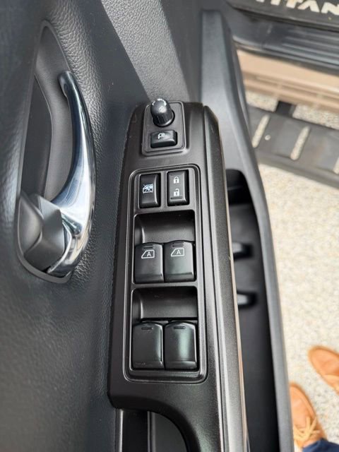 Used 2020 Nissan Titan PRO-4X w/ Pro-4x Convenience Package AWD/4WD image 16