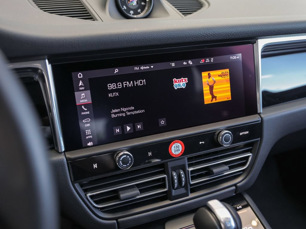 Certified 2026 Porsche Macan AWD/4WD image 23
