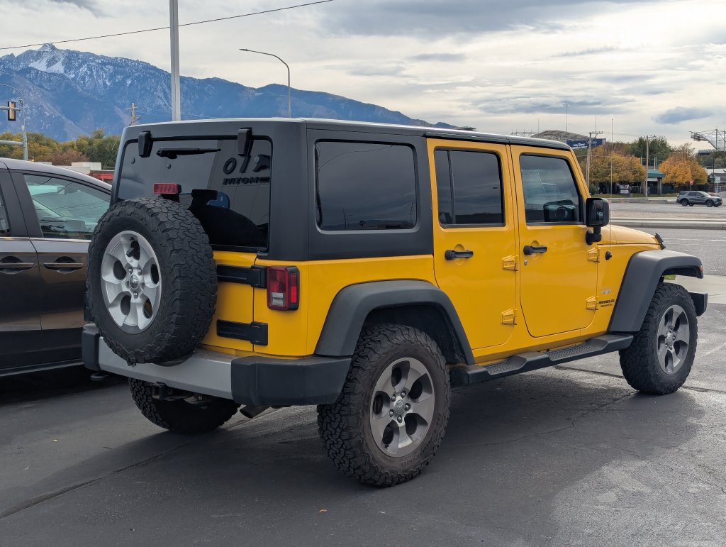 Used 2015 Jeep Wrangler Unlimited Sahara w/ Connectivity Group AWD/4WD image 4