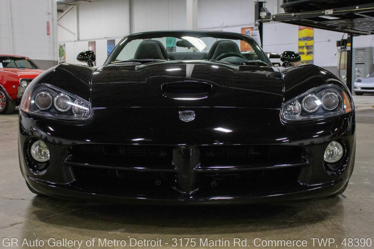 Used 2004 Dodge Viper SRT-10 RWD image 13
