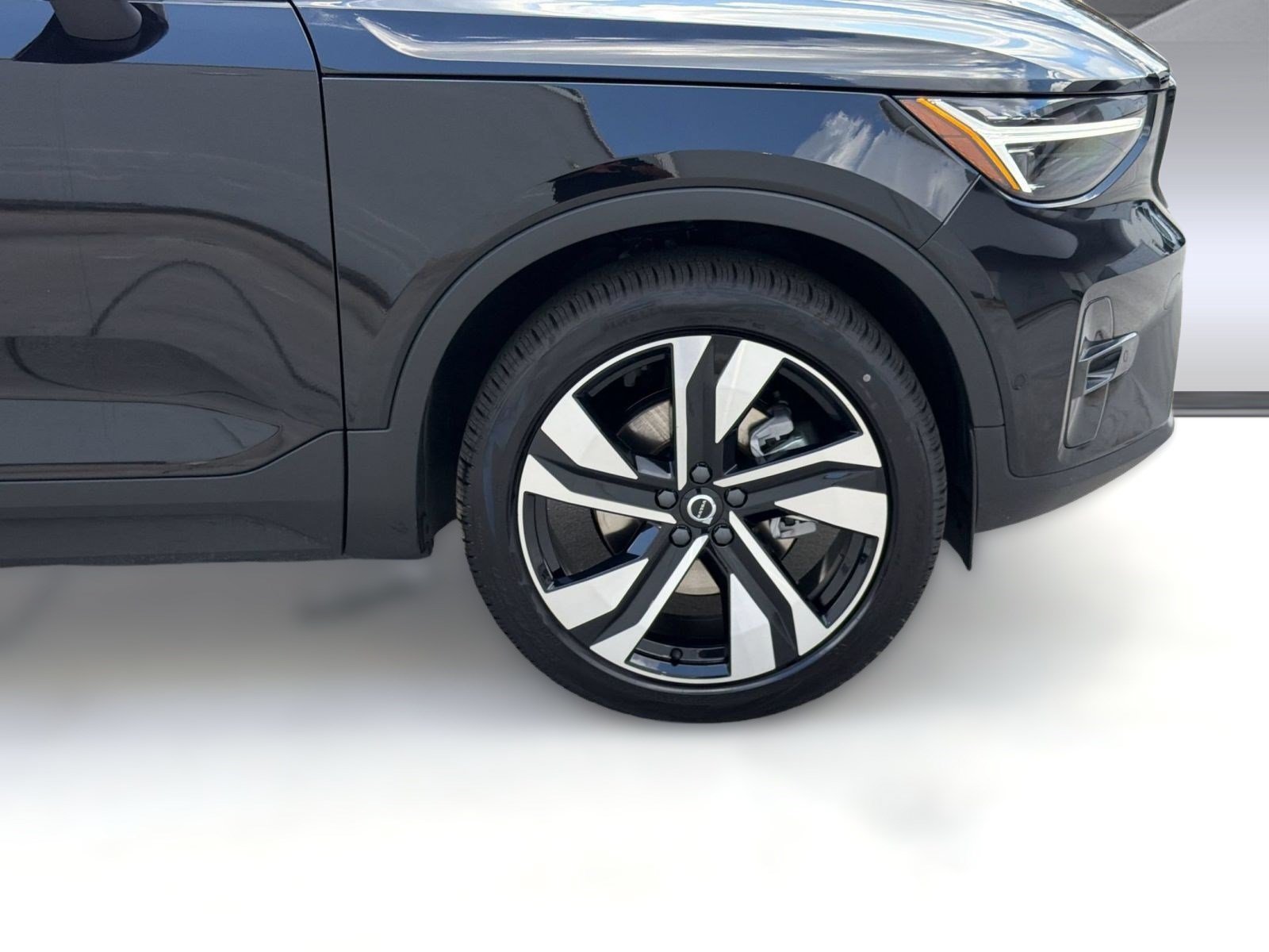 New 2026 Volvo XC40 B5 Plus w/ Climate Package AWD/4WD image 12