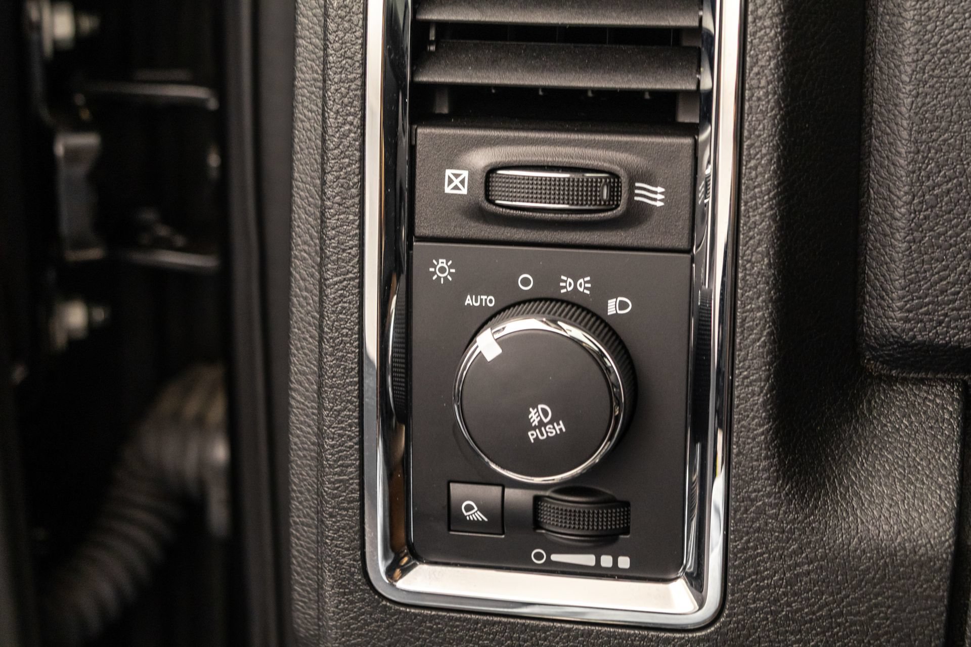 Used 2017 RAM 3500 Laramie Longhorn w/ Snow Chief Group AWD/4WD image 18