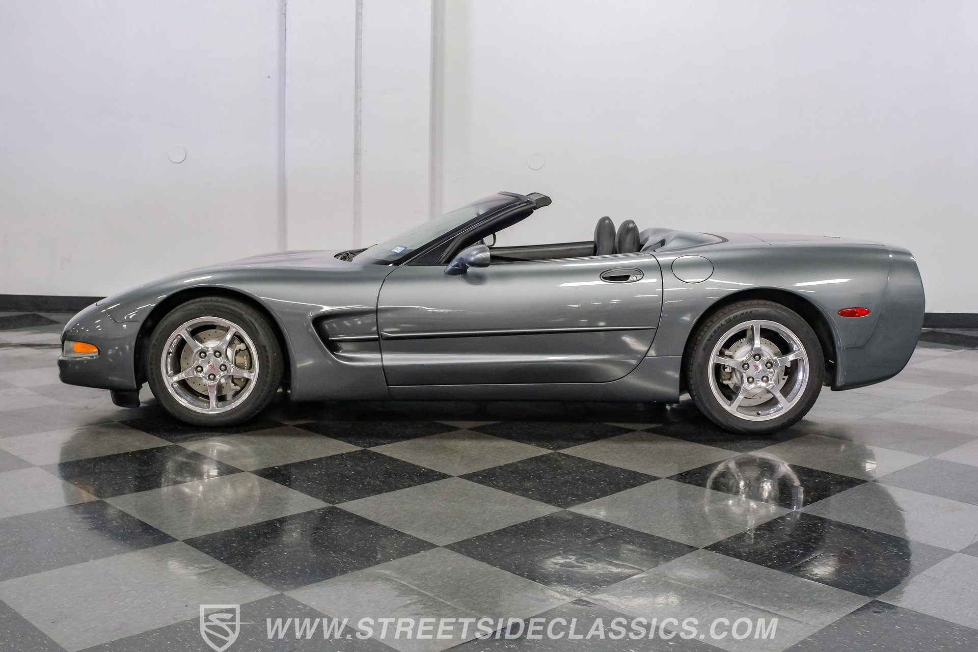 Used 2003 Chevrolet Corvette Convertible w/ Preferred Equipment Group1 RWD image 2