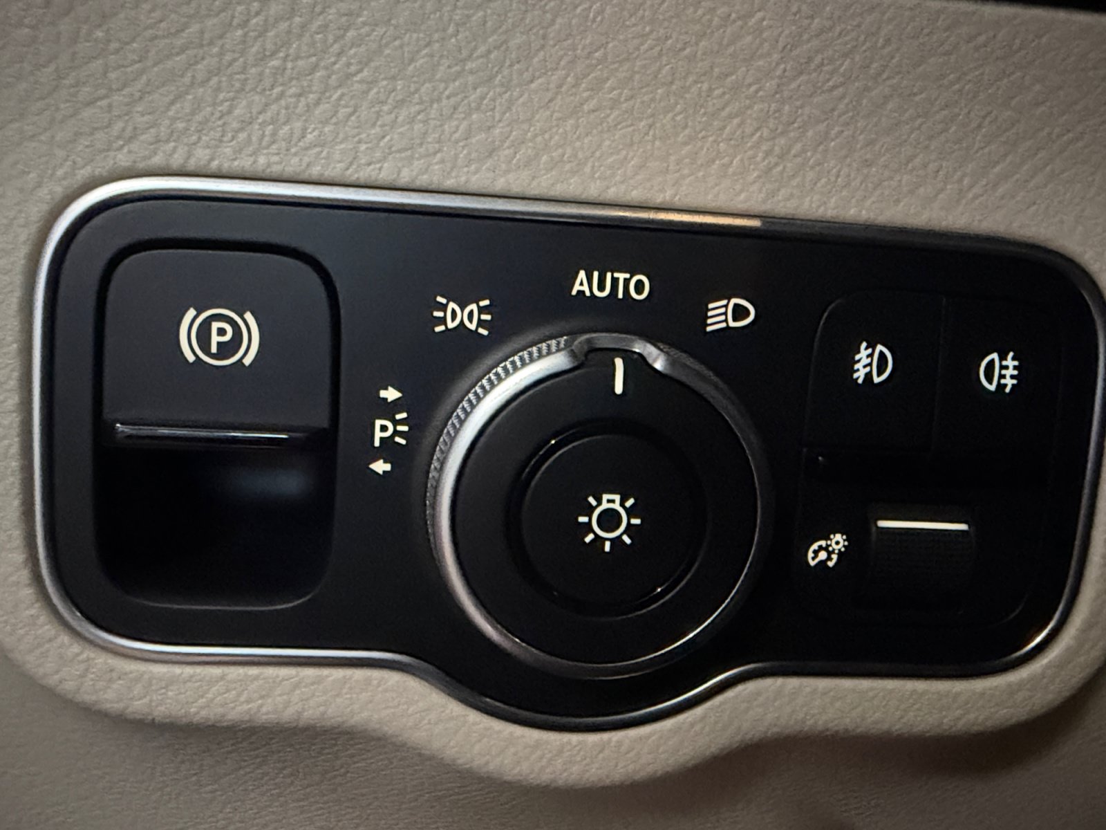 Certified 2025 Mercedes-Benz GLB 250 image 23
