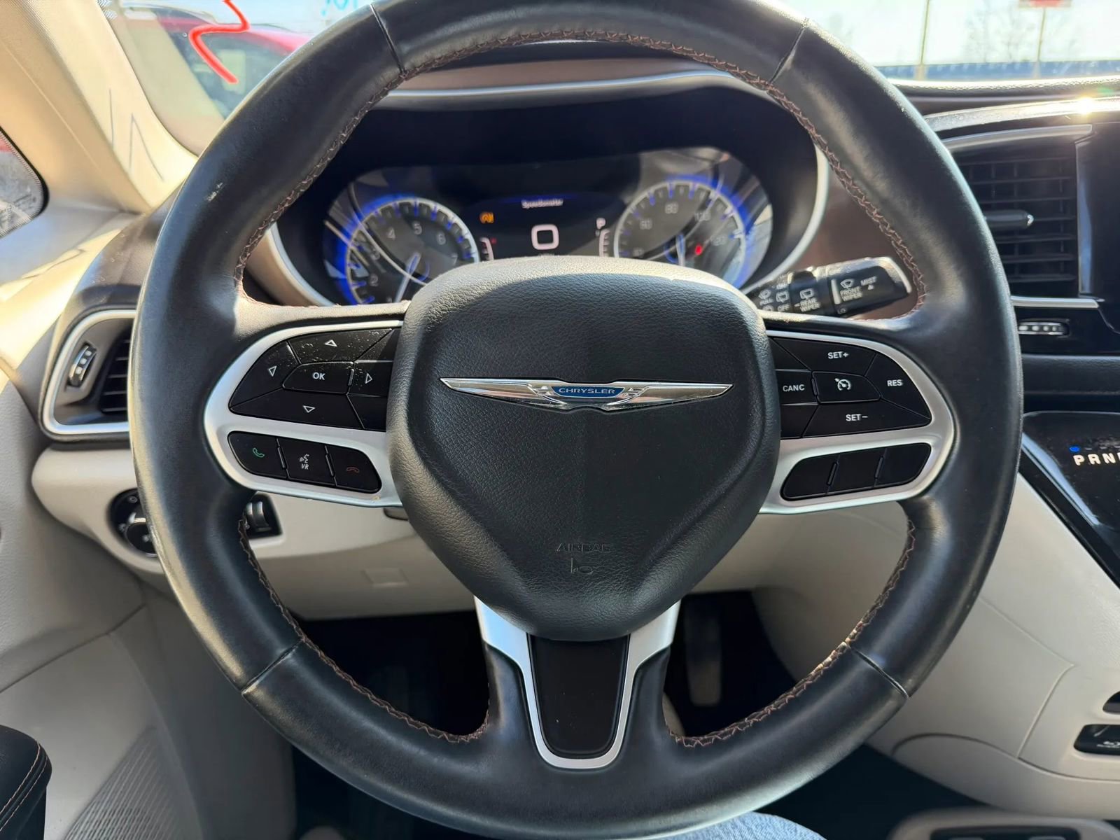 Used 2017 Chrysler Pacifica Touring-L Plus image 6