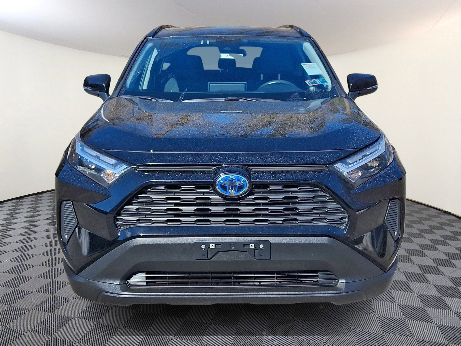 Used 2024 Toyota RAV4 XLE AWD/4WD image 2
