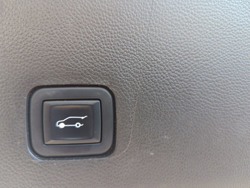 Used 2022 Chevrolet Traverse LT FWD image 13