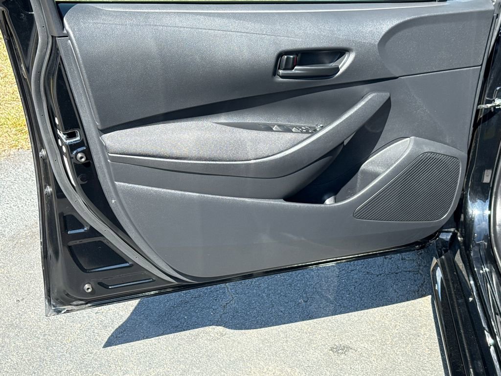 Used 2025 Toyota Corolla LE image 10