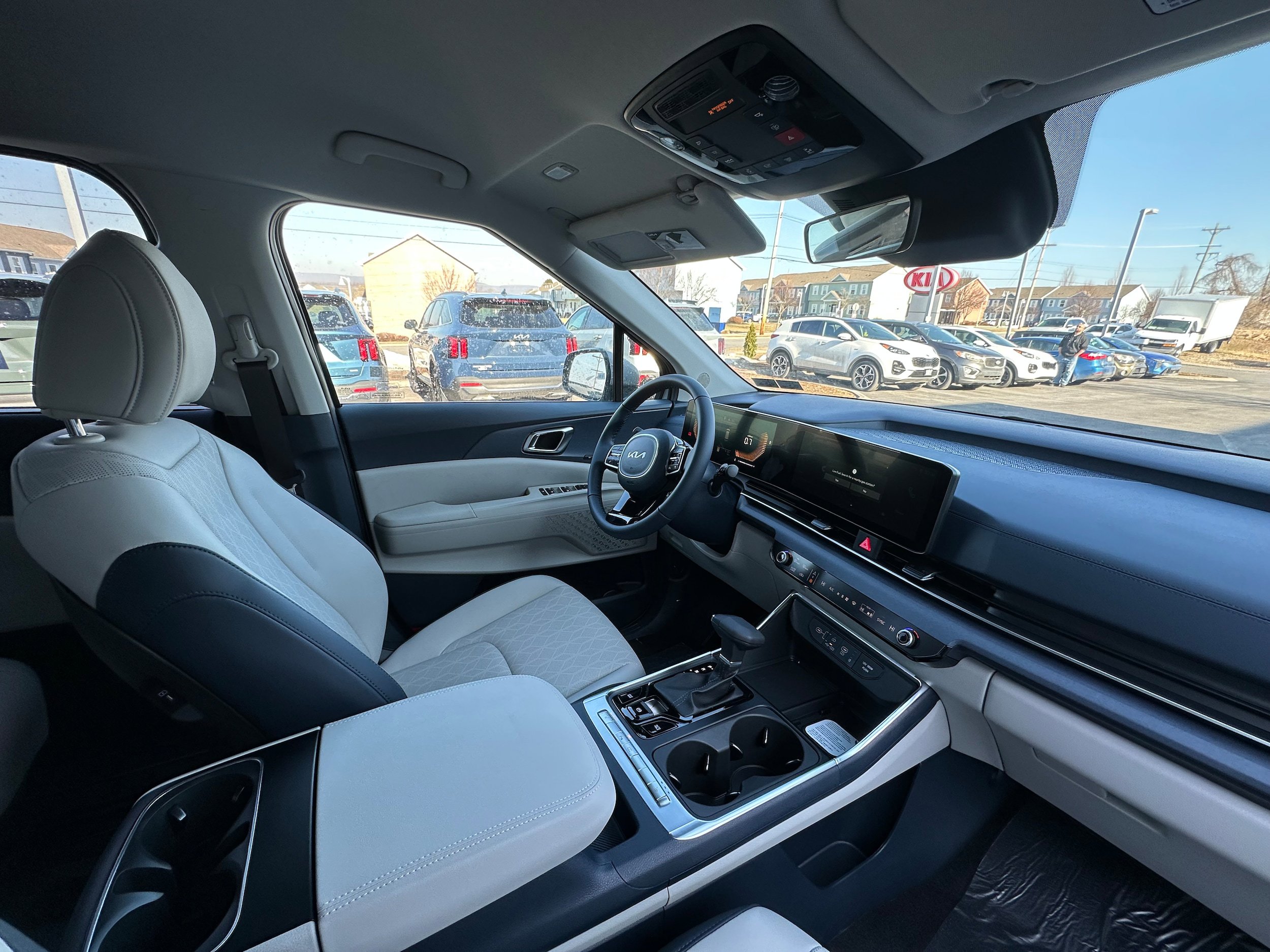 New 2026 Kia Carnival EX FWD image 34