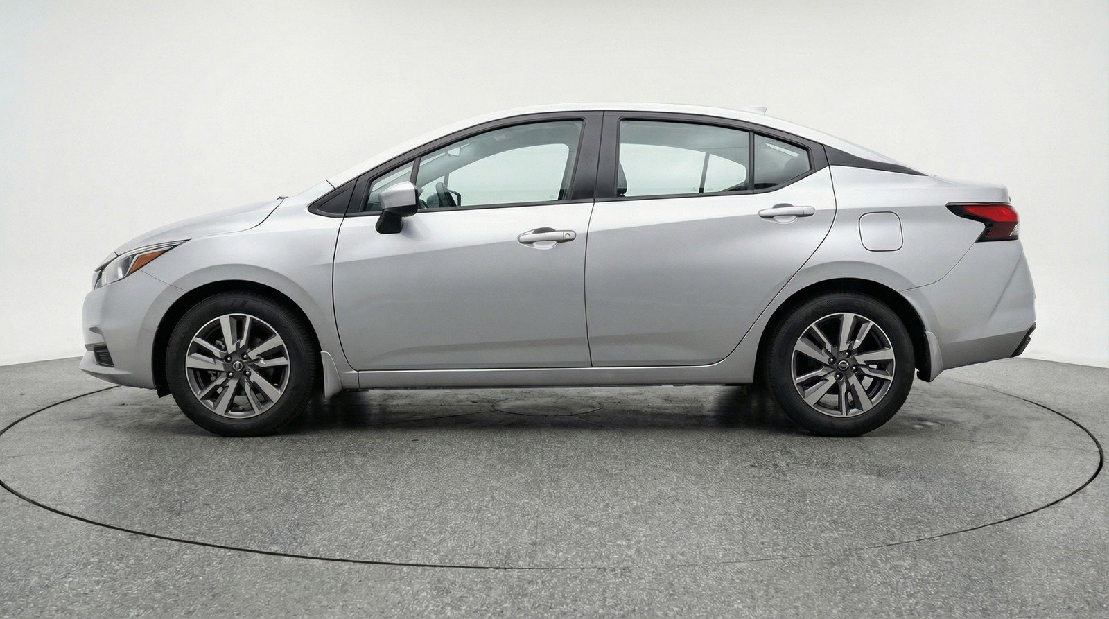 Used 2025 Nissan Versa SV FWD image 3