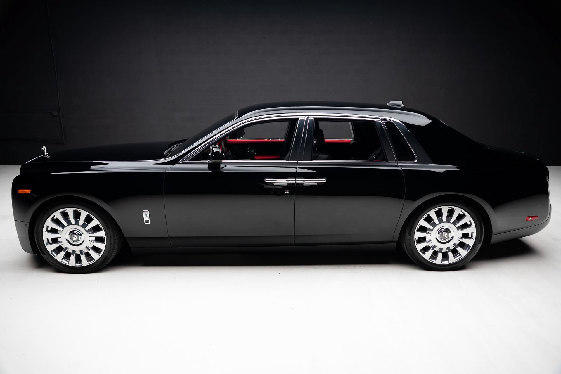 Used 2023 Rolls-Royce Phantom Sedan w/ The Phantom Package RWD image 17