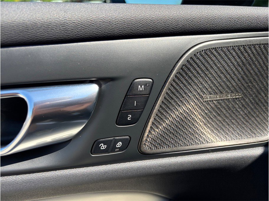 Used 2024 Volvo V60 B5 Cross Country Ultimate w/ Climate Package image 25