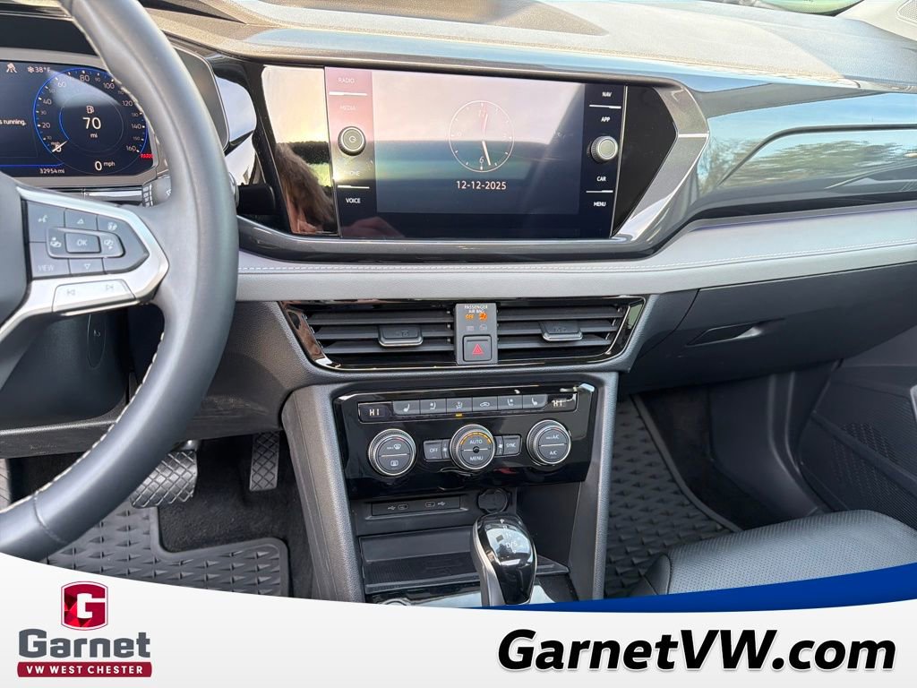 Certified 2024 Volkswagen Taos SEL image 18